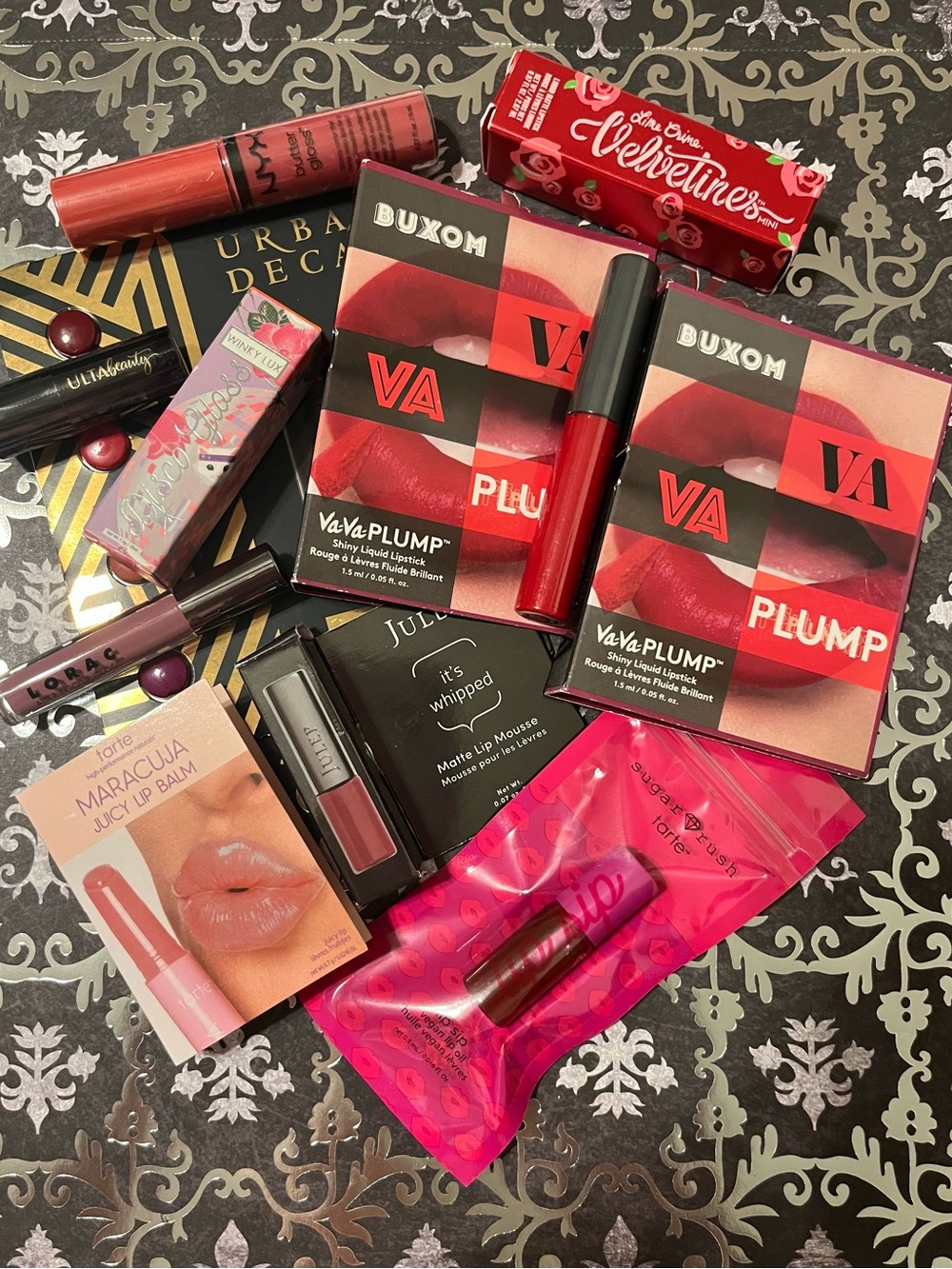 12pc Multi-Brand Lip Makeup Bundle - NYX
Tarte Urban Decay Buxom.